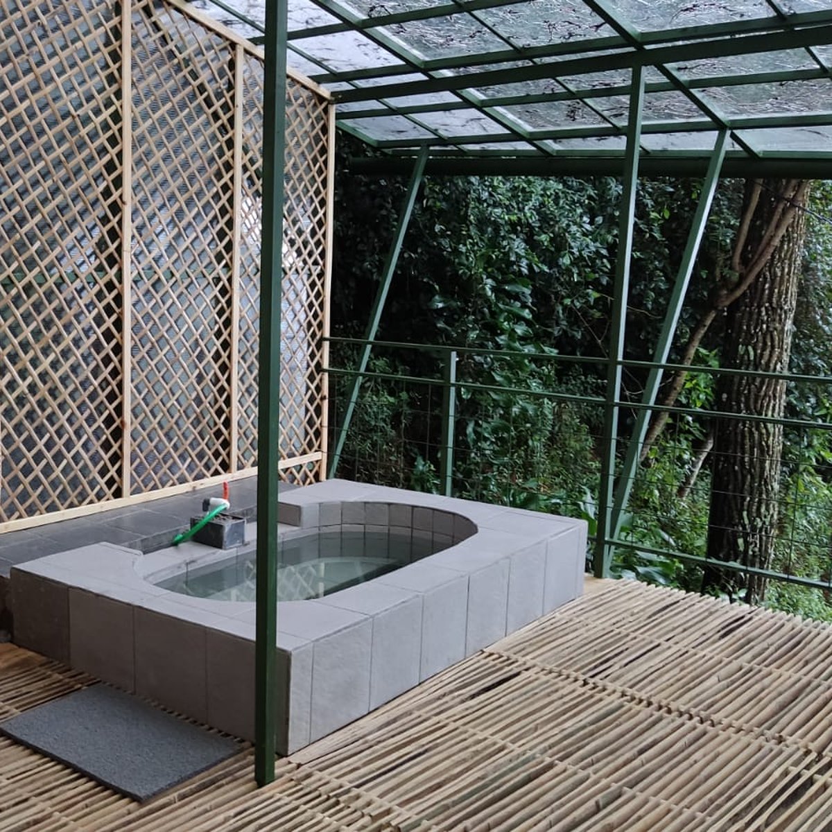 Cold plunge basin